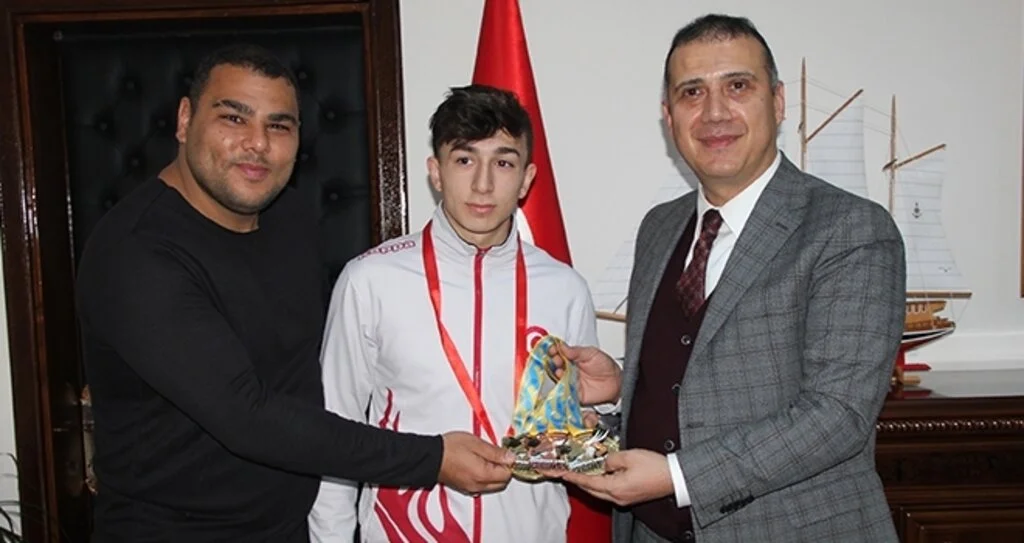 Kaymakam Güney Ödüllendirdi