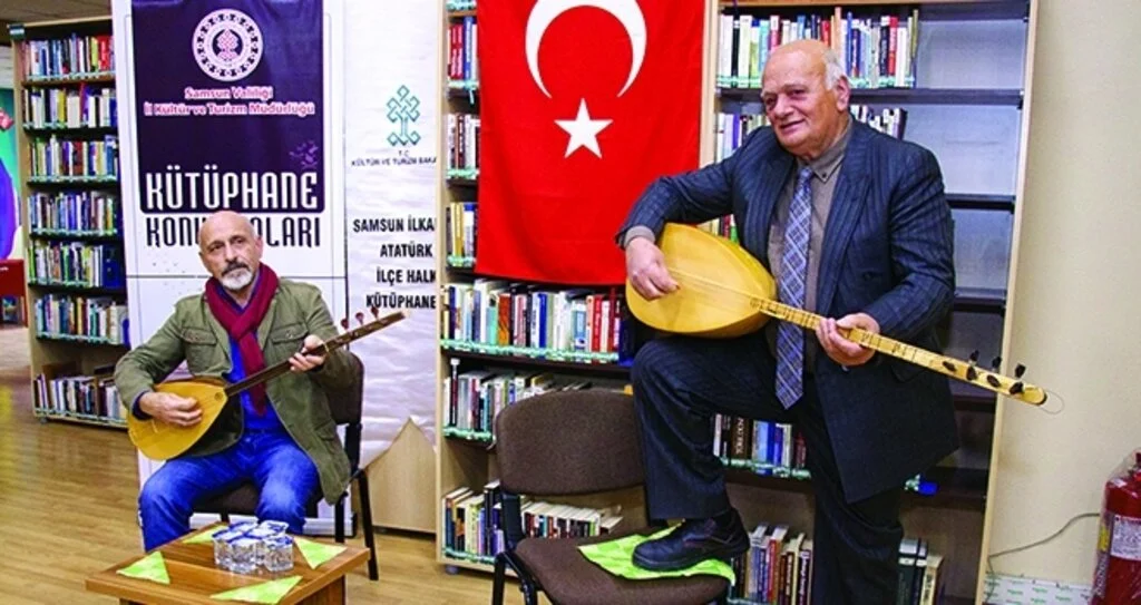 Kütüphanede aşıklar atıştı