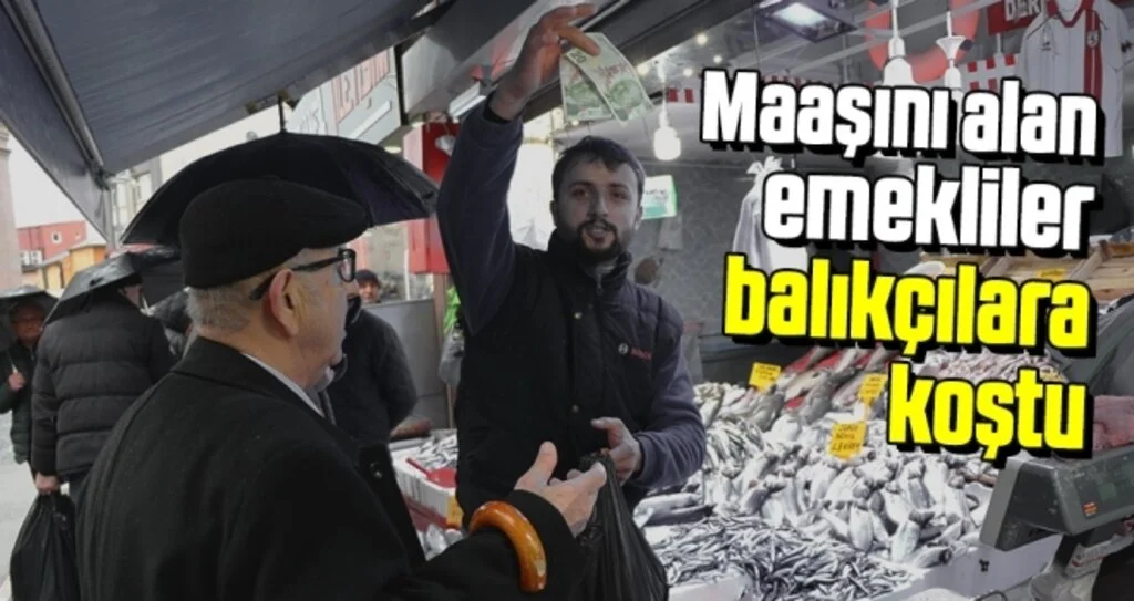 Maaşını alan emekliler balıkçılara koştu