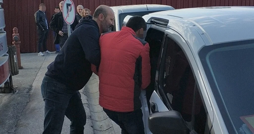 Marketten sigara çalan 3 kişi yakalandı