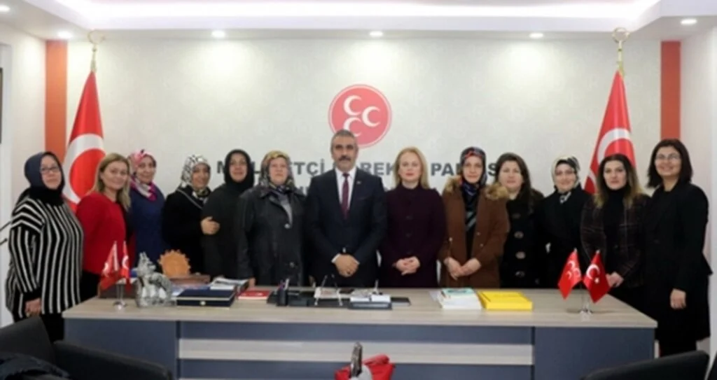 MHP'ye Kadın Eli Değdi