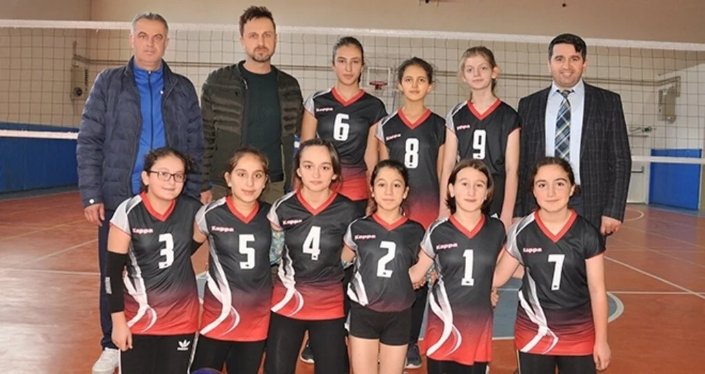Minik Yürekler Salona İndi