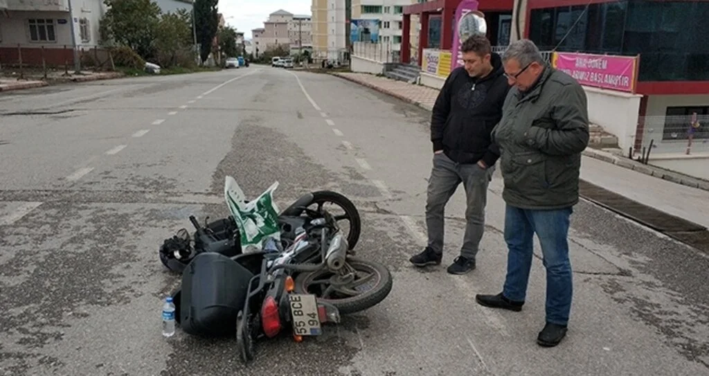 Motosiklet otomobil ile çarpıştı: 1 yaralı