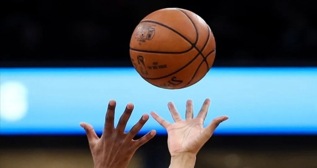 NBA'de Mavericks, Lakers'ın 10 maçlık galibiyet serisine son verdi
