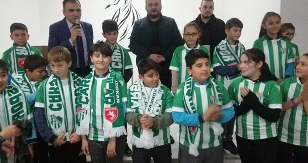 Öğrenciler Formalarına Kavuştu