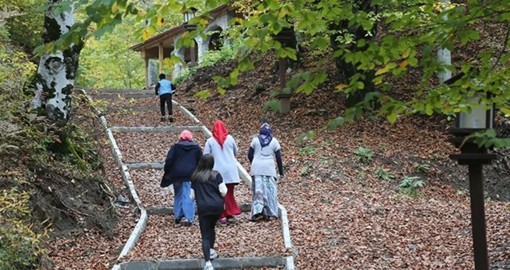 Ordu'daki Ulugöl Sonbahar Renkleriyle Büyülüyor