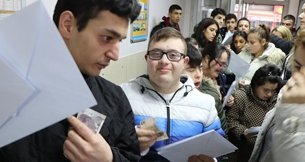 Özel öğrencilerden, devlet büyüklerine yılbaşı kartı
