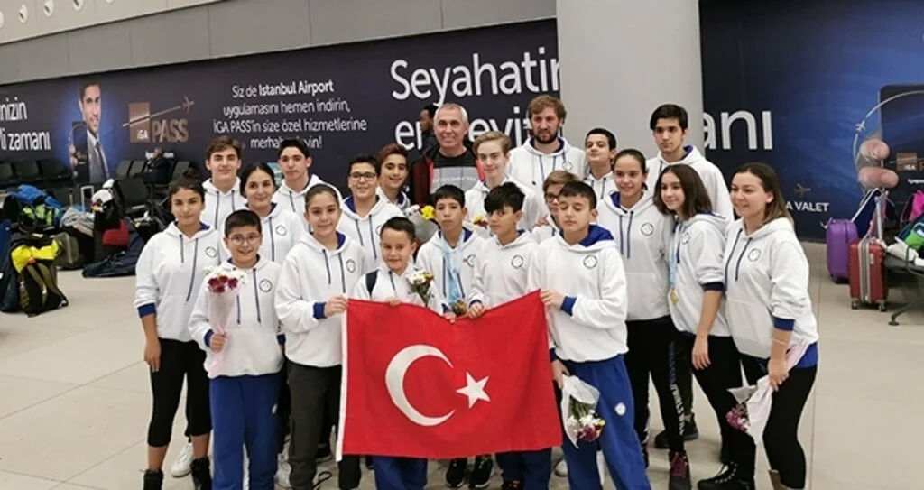 Paletli Yüzmede Dünya Çapında Başarı