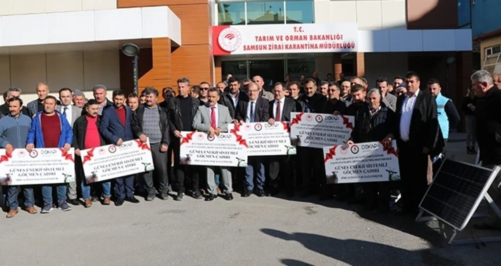 Samsun'da Besicilere 'güneş enerjisinden elektrik üreten çadır' dağıtıldı