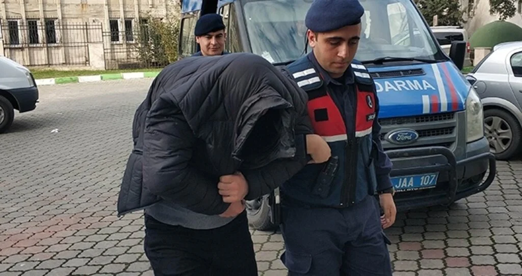 Samsun'da Eşinin aracını yakan koca adliyede