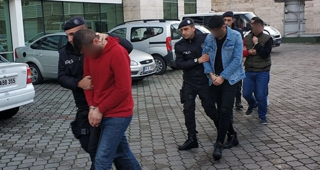 Samsun'da uyuşturucu ticaretinden 8 şüpheli adliyede