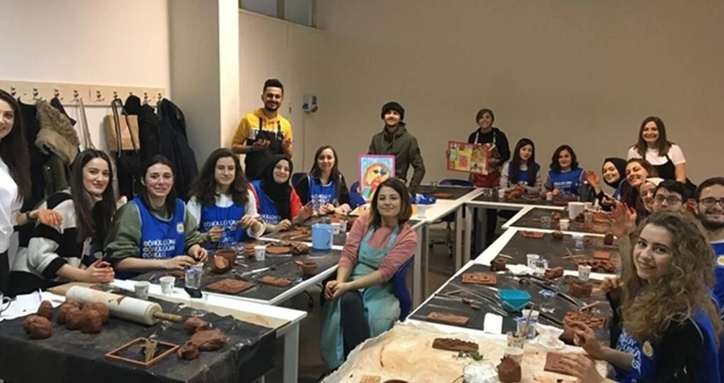 TEGV Gönüllüleri Sanat Atölyesinde