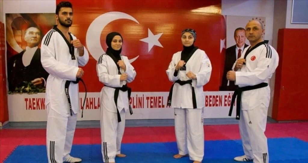 Tekvandocu polis memurunun sporcu çocukları