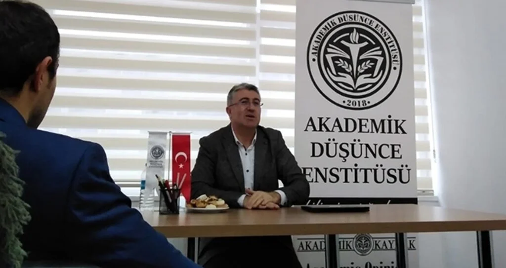 Türk halkını ikna etti lider oldu
