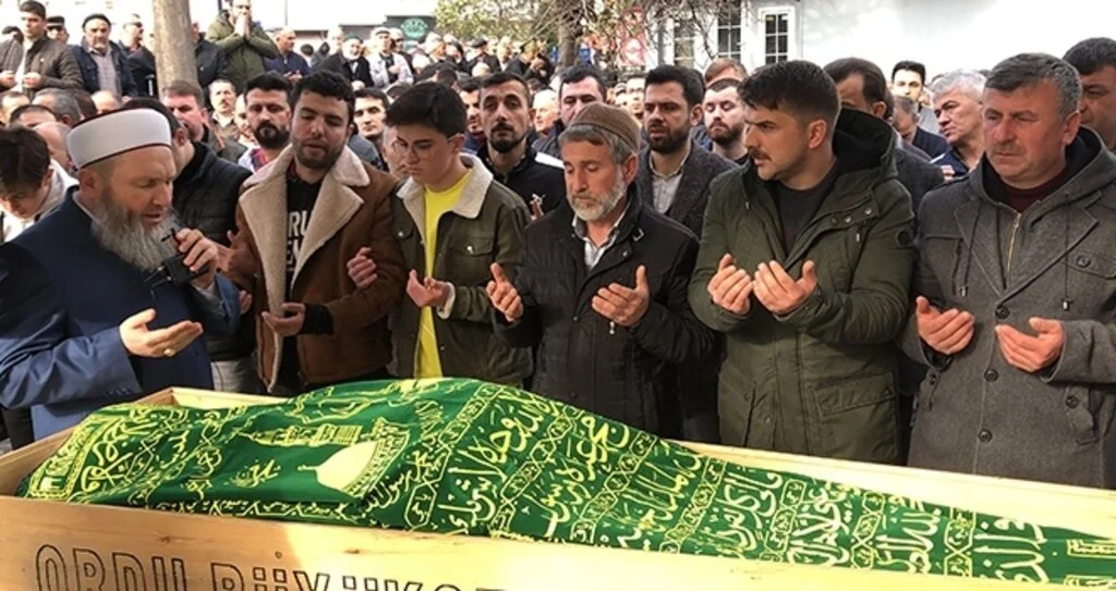 Uçakta rahatsızlandı kurtarılamadı 