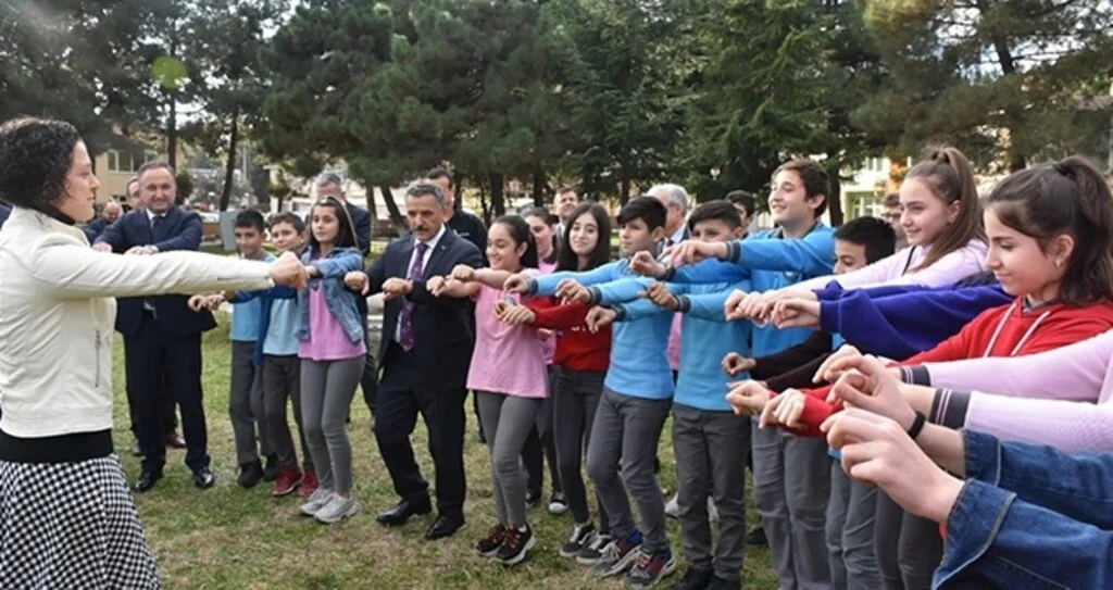 Vali Kaymak Çocuklar Gibi 