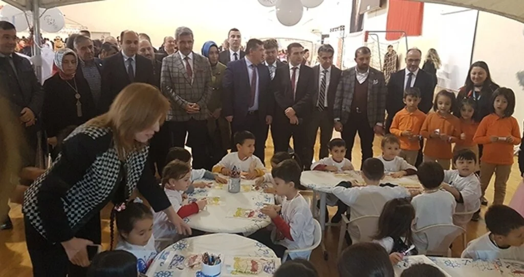 Vezirköprü'de öğrencilere diş macunu ve fırça