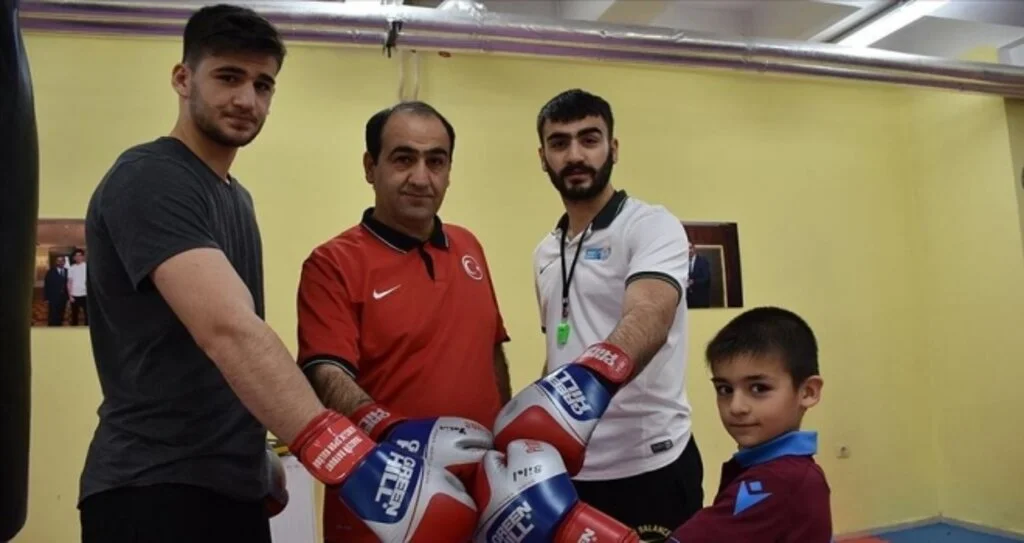 Yarım kalan hayalini geleceğin boksörlerini yetiştirerek gerçekleştiriyor