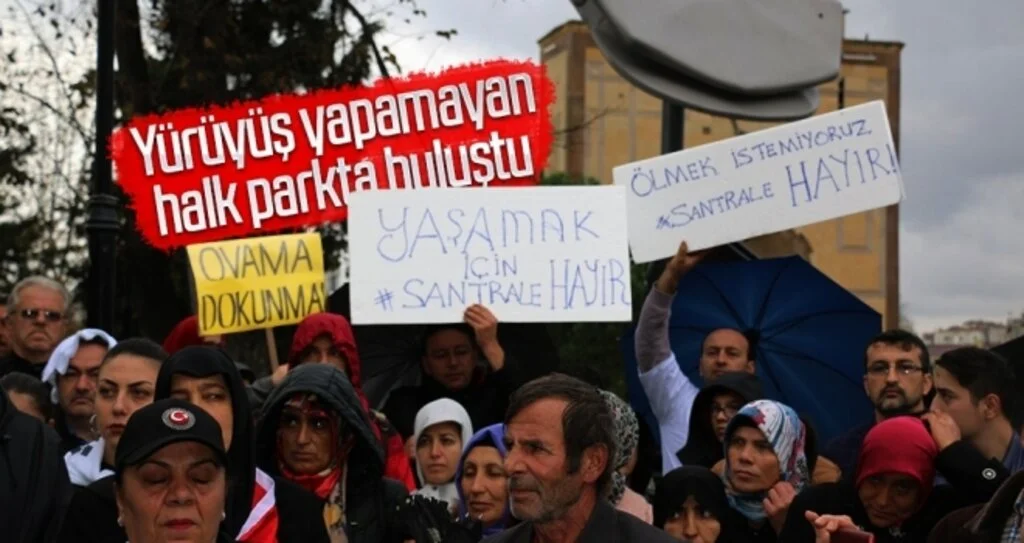 Yürüyüş yapamayan halk parkta buluştu