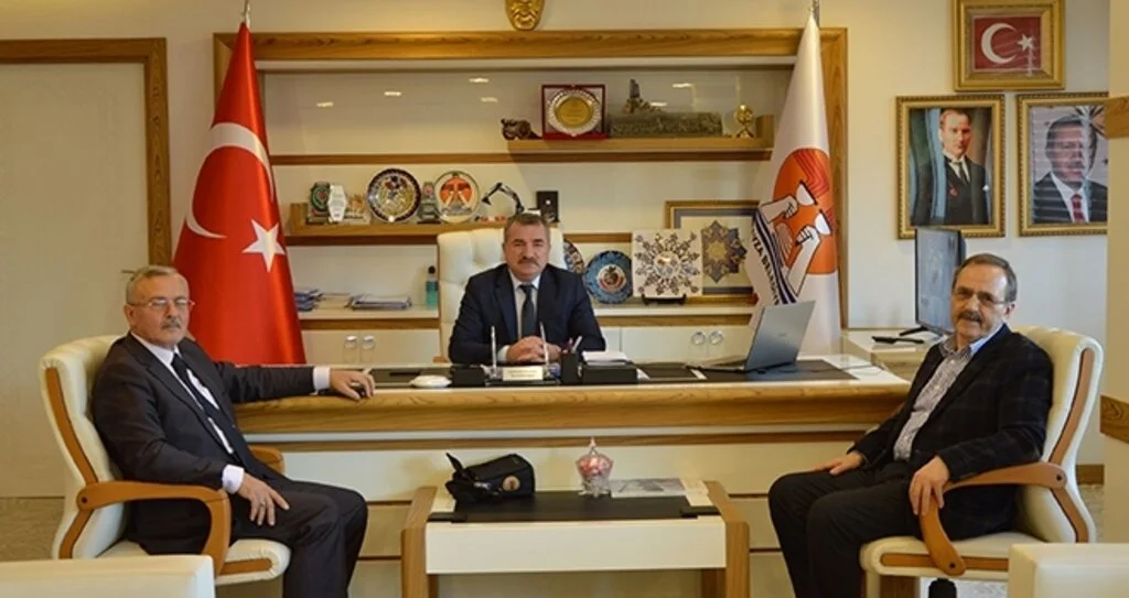 Zihni Şahin’den Başkan Özdemir’e ziyaret