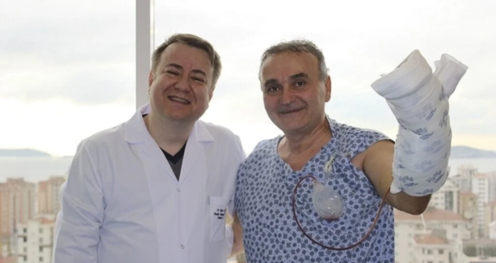 Almanya ve Bulgaristan’da Kesilir Denilen Parmağı Türk Doktorlar Kurtardı