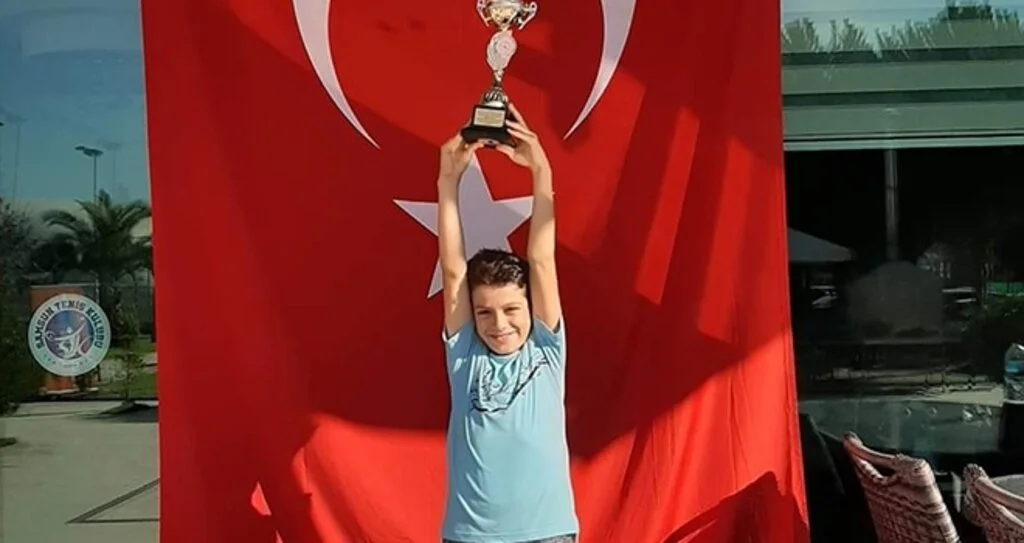 Altın Raket Kerem Kupalara Doymuyor