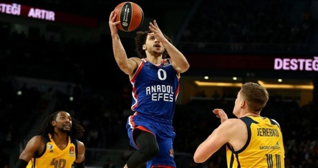 Anadolu Efes THY Avrupa Liginin ilk yarısını lider kapattı