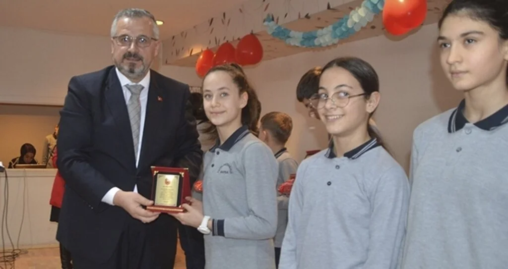 Bafra'da 24 bin öğrenci karnelerini aldı