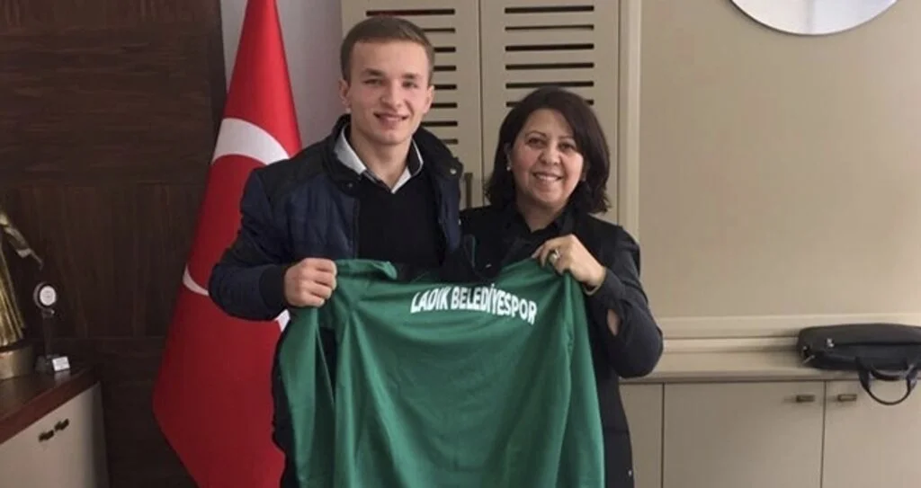 Başkan Özel Ödüllendirdi