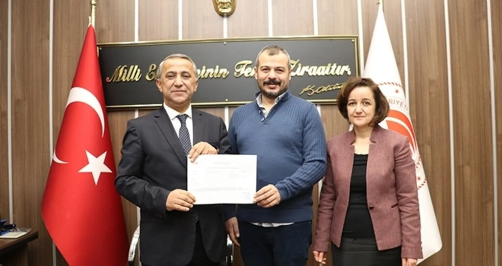 Ekrem Şafak'a 'Ari İşletmesi' Sertikası Verildi