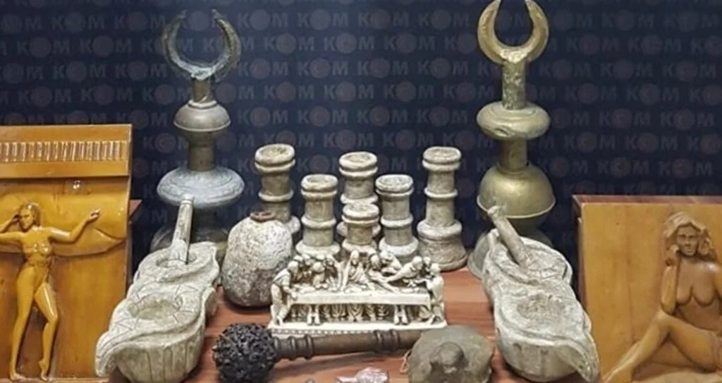 Evden 22 parça tarihi eser çıktı