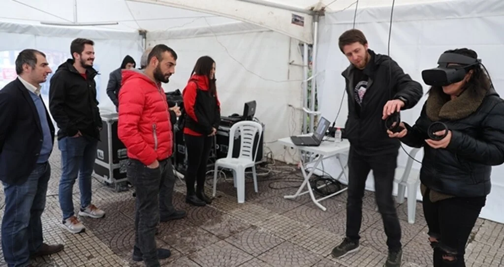 Güvensiz asansörü üç boyutlu test ettiler