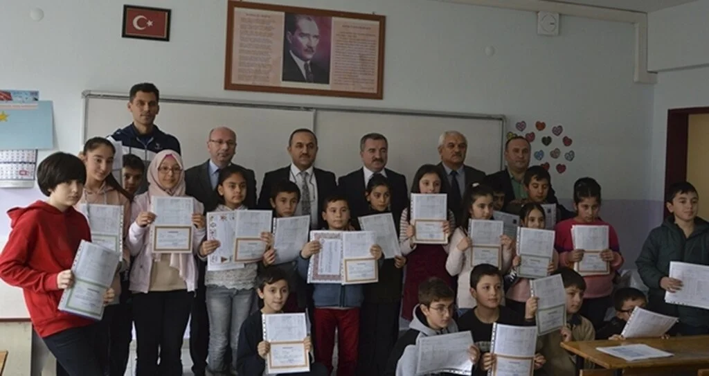 Havza’daki 6 bin 747 öğrenci karne heyecanı yaşadı