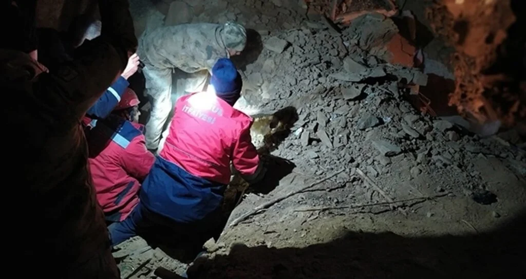İBB'nin İlk Ekipleri Elazığ'a Ulaştı Arama Kurtarma Çalışmaları Başladı