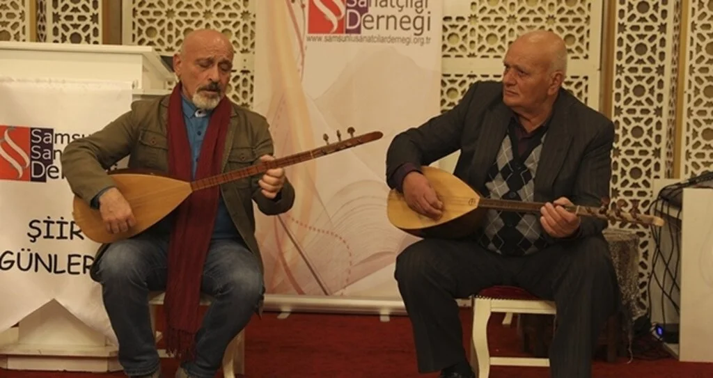 İlkadım’da şiir gecesinde aşıklar atıştı