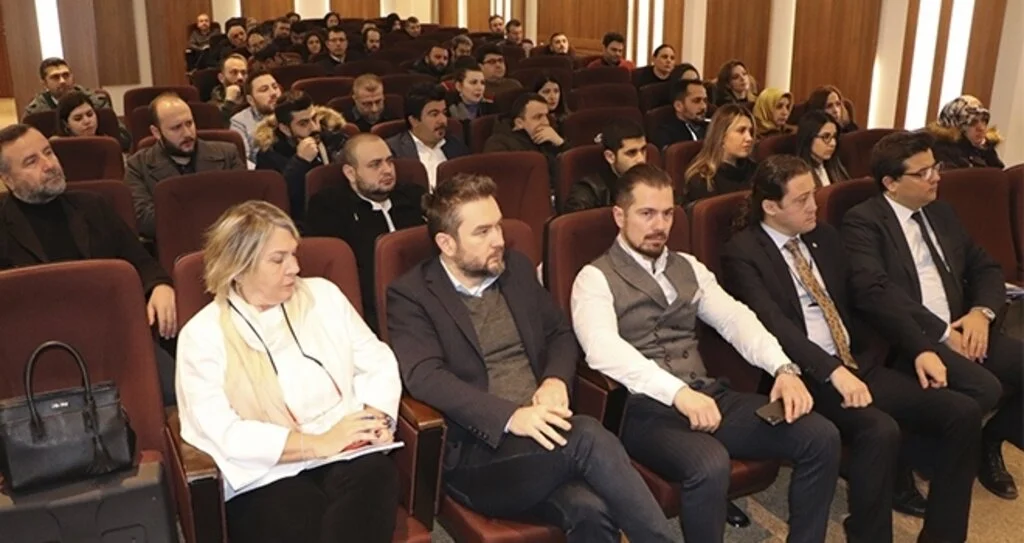 İş Adamlarına 'Sosyal Medya İle Öne Çıkmanın Yolları' Anlatıldı