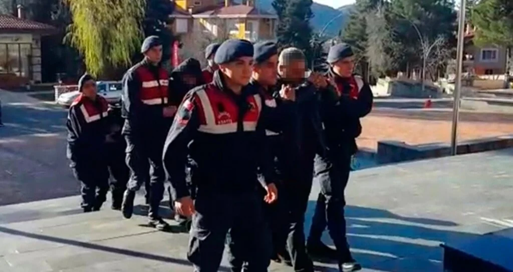 Jandarma'dan Akaryakıt Hırsızlarına Baskın