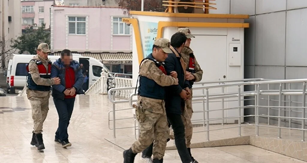 Kablo hırsızları jandarmadan kaçamadı