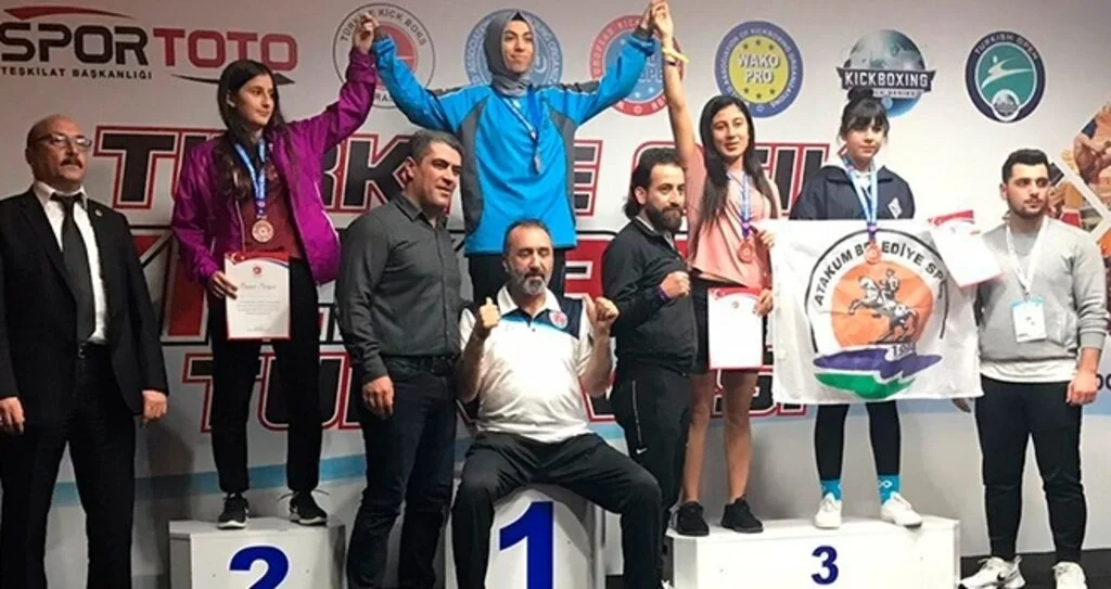 KİCK BOKSÇULARDAN ÜÇ BRONZ MADALYA