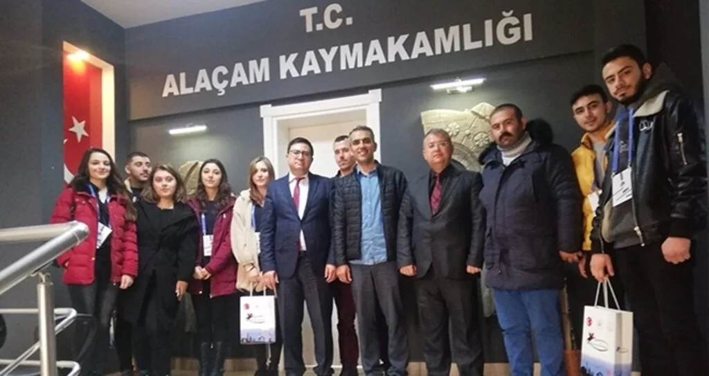 Öğrencilere Yılbaşı Hediyesi