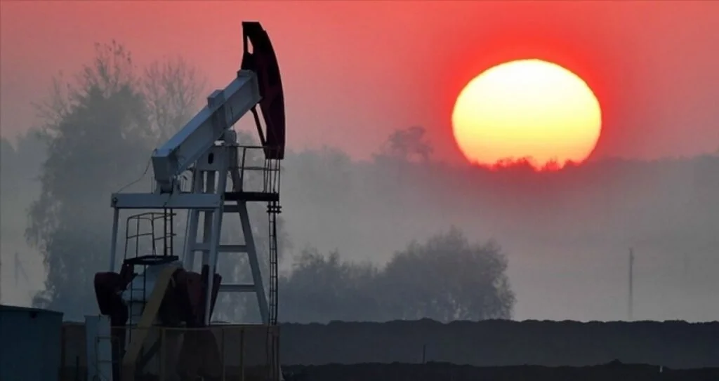 OPEC ve OPEC dışı ülkelerin petrol üretimini azaltma kararı yürürlüğe girdi