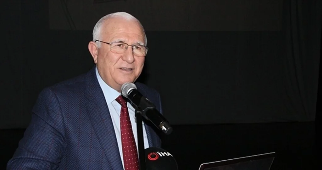 Profesör Akyol: Üniversiteler lise gibi öğretmenlik bitmiş 