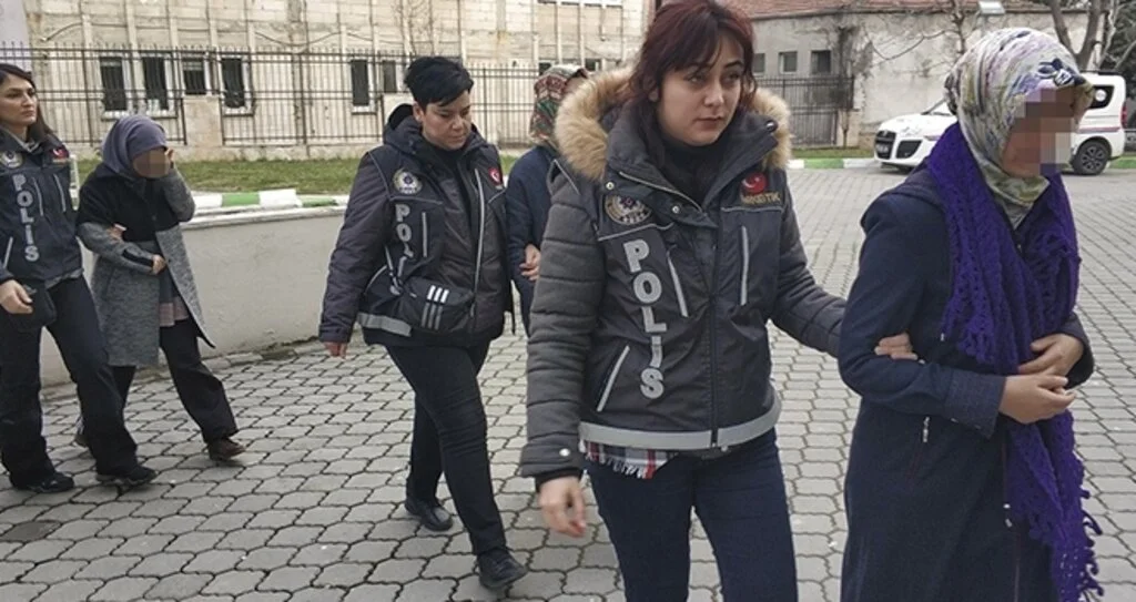 Samsun'da FETÖ'den 2 kişiye adli kontrol, 5 kişinin gözaltı süresi uzatıldı