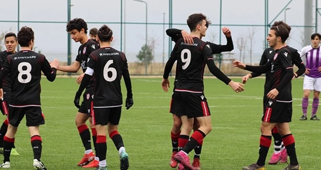 Samsunspor'da Ali Hat Trick yaptı U16 farklı kazandı