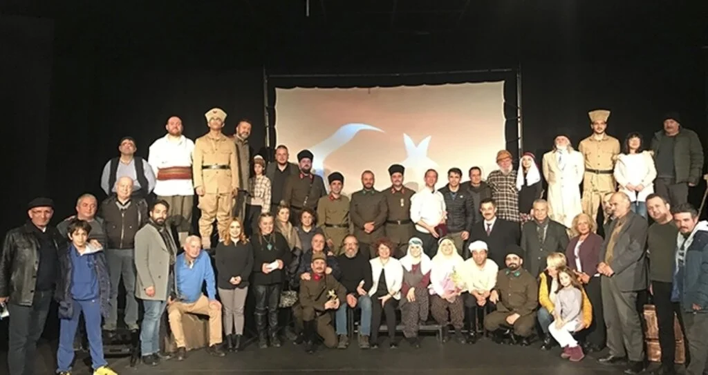 'Şu Çılgın Türkler' Öğrenciler İçin Sahnede