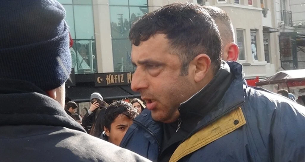 Taksim’de ortalığı birbirine katan turiste vatandaşlardan meydan dayağı