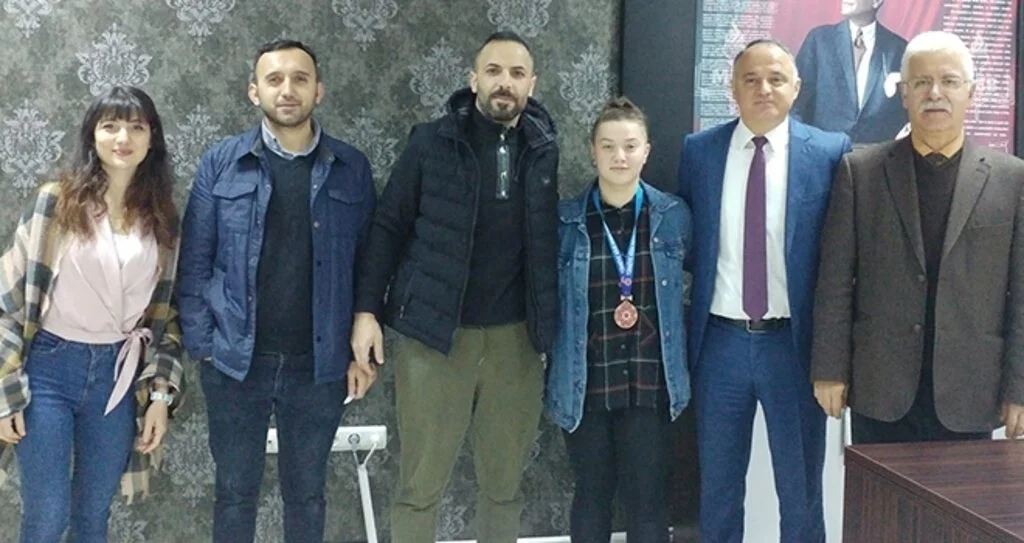Telekom Lisesi'nin Gururu Oldu