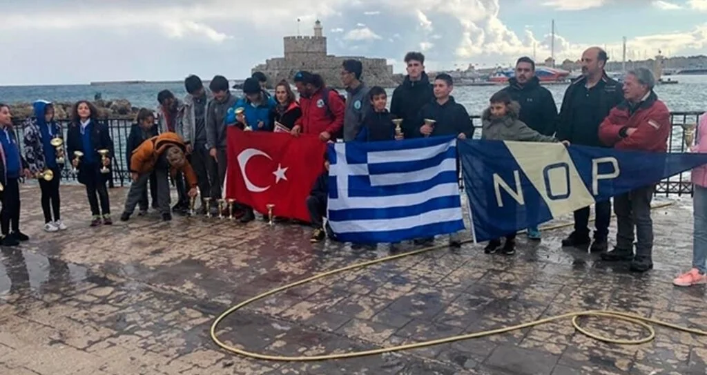 TÜRK BAYRAĞI RODOS'TA DALGALANDI