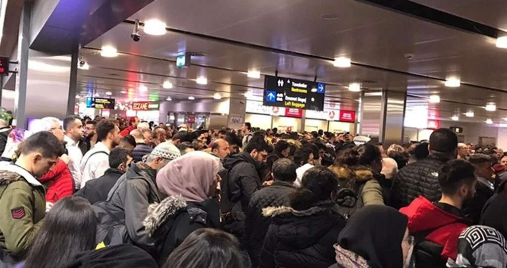 Uçağın pistten çıktığı Sabiha Gökçen’de yolcu yoğunluğu