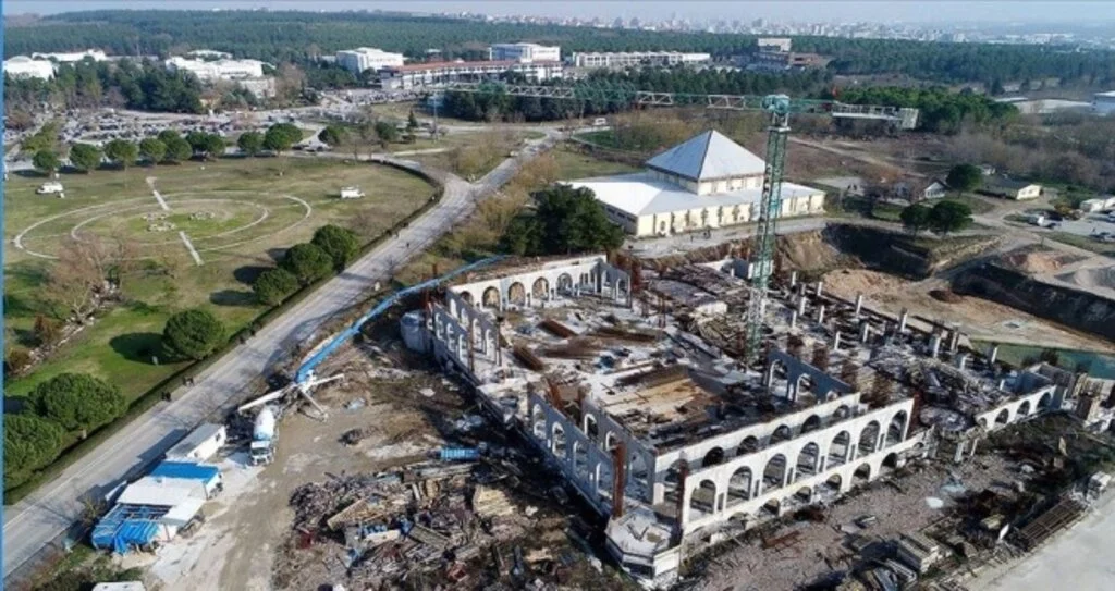 Üniversite yerleşkesindeki 'kültür merkezi' gibi cami projesinin yüzde 35'i tamamlandı